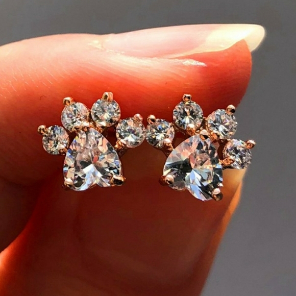 Jewelry - NEW 18K Rose Gold Diamond Paw Heart Stud Earrings